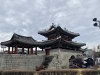전주 한옥마을에서 조용한 한옥 감상 투어