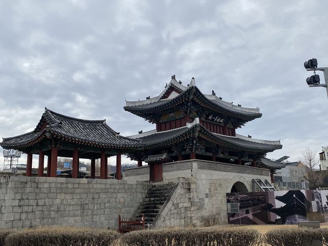 전주 한옥마을에서 조용한 한옥 감상 투어