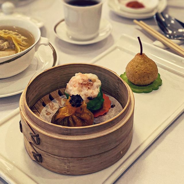 高檔新派中菜餐廳的維港海景露台好啱打卡