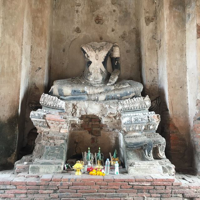 วัดไชยเดินใส่ชุดไทยถ่ายรูปได้เก๋ๆ