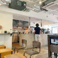 表参道　無機質穴場カフェ《LATTEST》