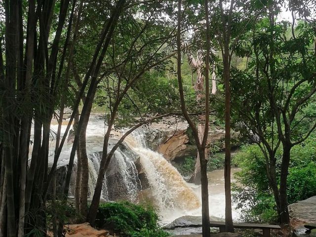 น้ำตกบ้าหลวง