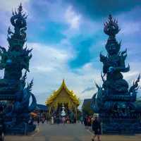 Wat Rong Suea Ten (Blue Temple