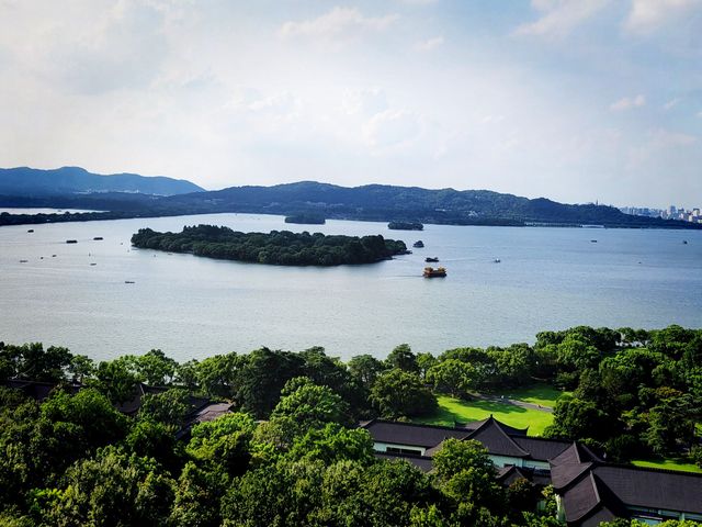 WEST LAKE: humanity and nature’s reflections