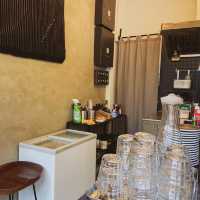 油麻地低調黑白灰咖啡小店