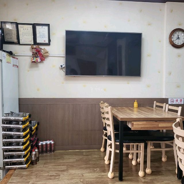 통영에서 고소한 멍게비빔밥을 먹고 싶다면 '남옥복국식당'