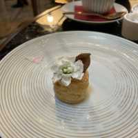 high-tea at the mall 每次行過都比佢哋啲香味吸引咗…. 