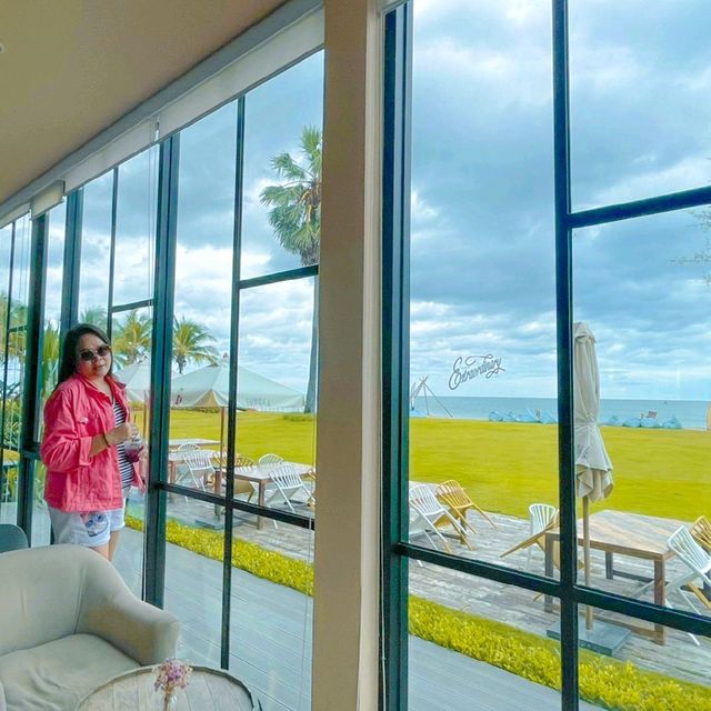 EUREKA  BEACH CAFE' HUAHIN 