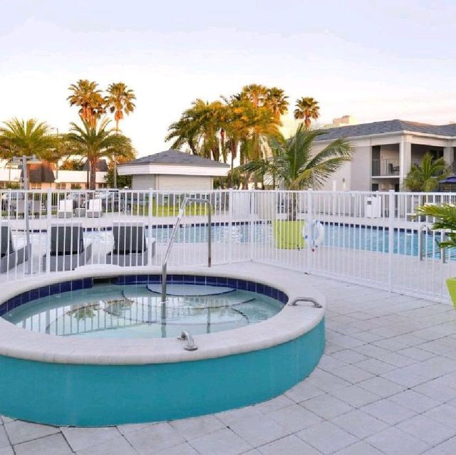 Clarion Inn & Suites Across, Orlando