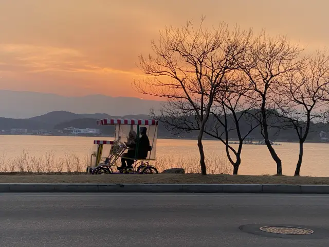 자전거타면서 노을보는 경포호