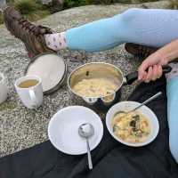 A simple lunch on the rocks
