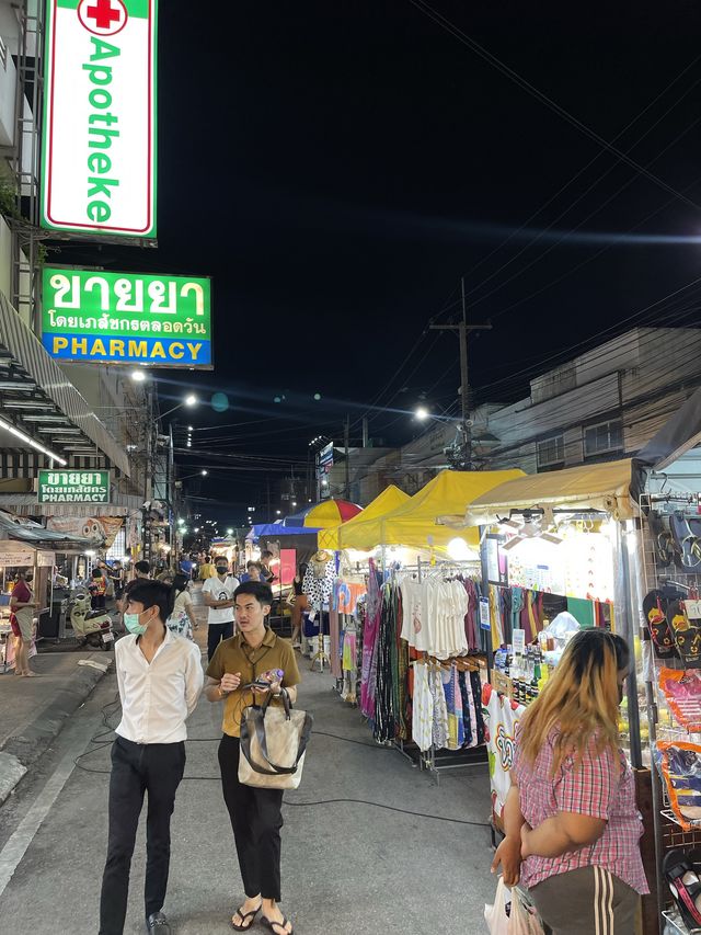 Shopping & Eating at Hua Hin night market ✨🌌