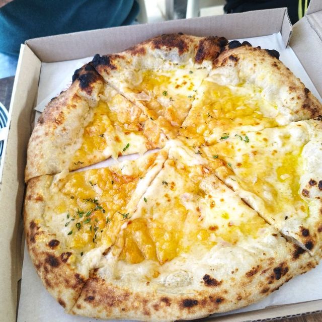 Marshmallows and Nutella in a pizza?why not!