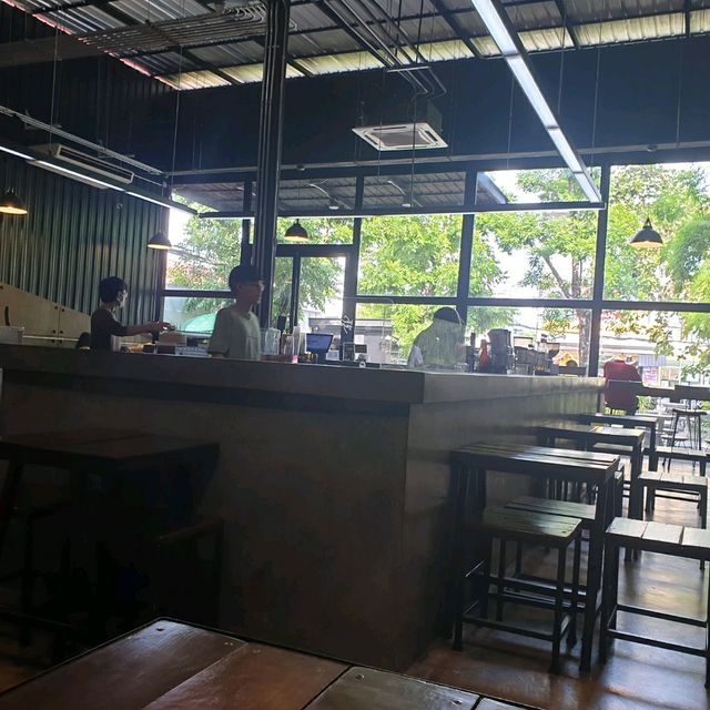 ร้านสมถวินและร้านLigonBurger