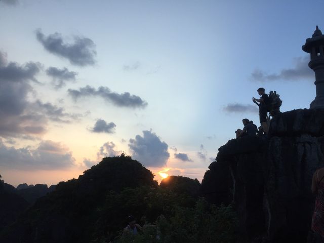 올라가야 볼 수 있는 멋진 풍광! 닌빈 ‘항 무아’(Hang Múa)
