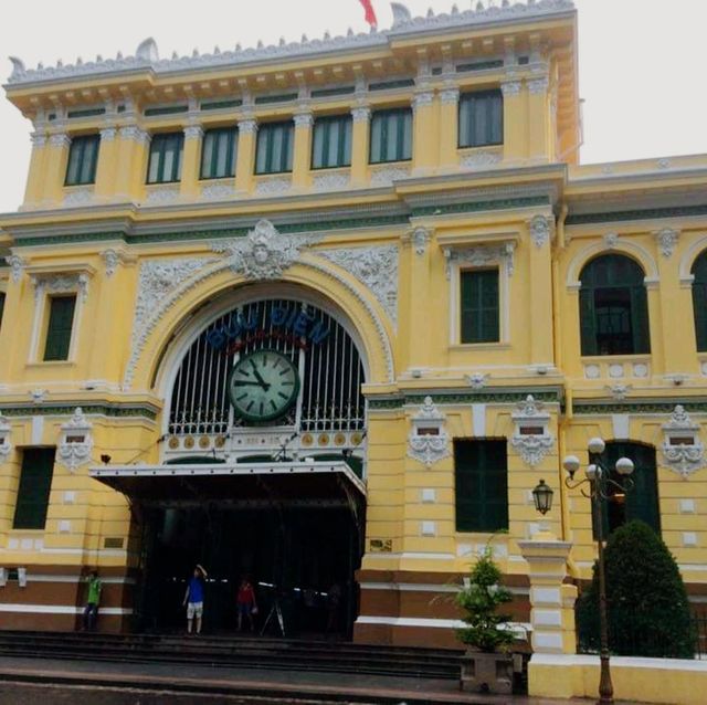 โบสถ์ Notre Dame และตึกไปรษณีย์เก่าแห่งไซง่อน