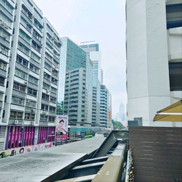 全新麥記，戶外大平台，有八張餐桌，正爆！