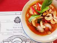 พิพิธภัณฑ์บ้านอาจ้อ ภูเก็ต และร้านโต๊ะแดงแสนอร่อย