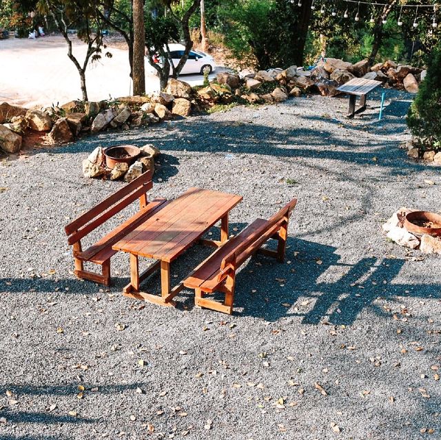 นอนรถบ้านสไตล์ Glamping บรรยากาศดีๆที่แม่ลาย