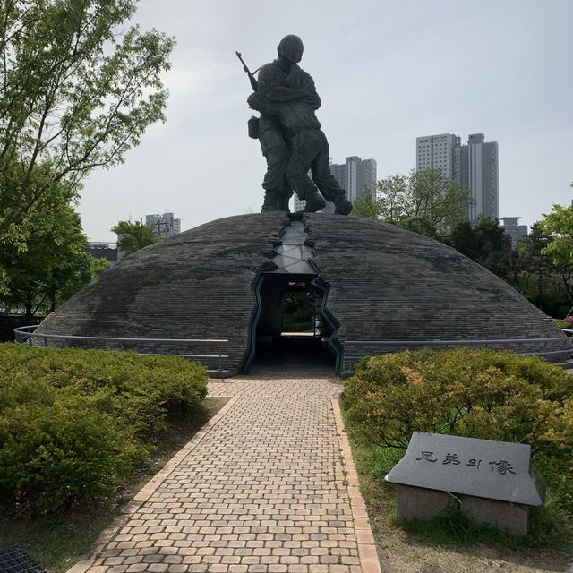 [서울 숨은 꽃놀이 명소 ‘전쟁기념관’]