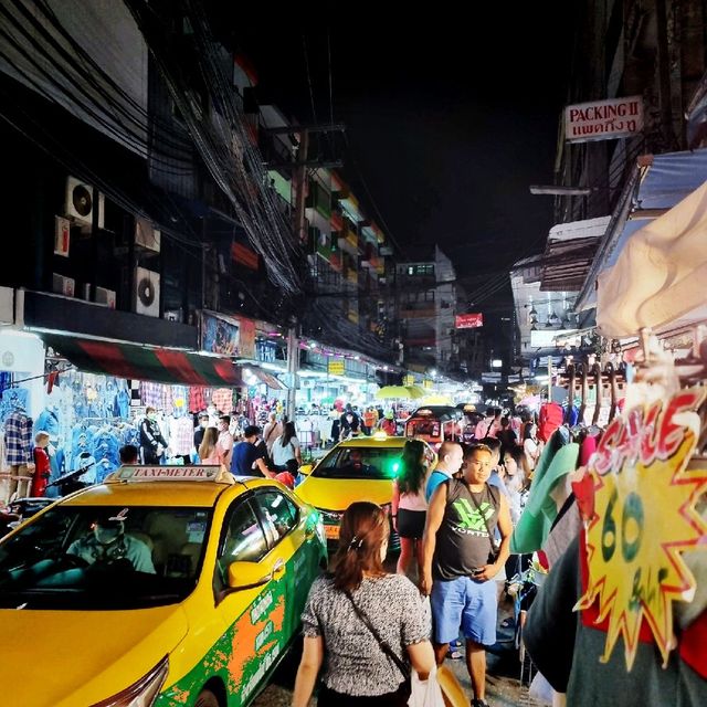 The Bustling Pratunam Night Market