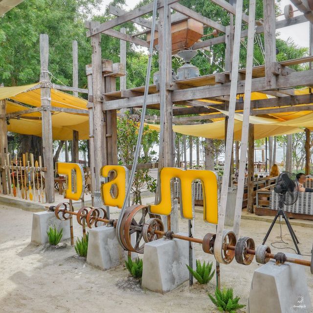 คาเฟ่เปิดใหม่ “DAM Pattaya” บีชคาเฟ่ สุดน่ารัก