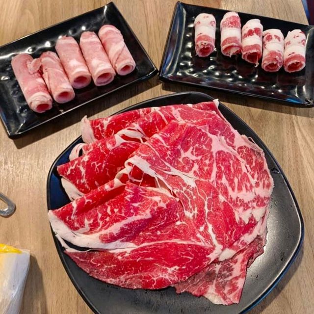 【桃園吃到飽】孫太太嚴選超市火鍋吃到飽，肉品和海鮮都不錯的平價吃到飽😸