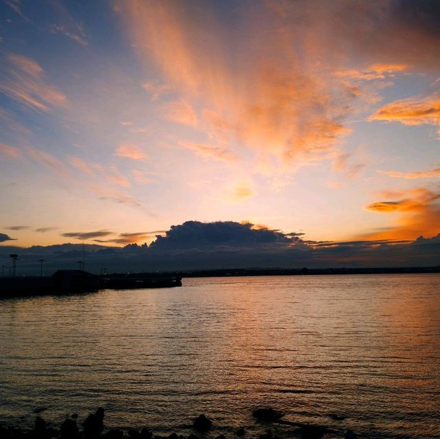 Beautiful Sunset Spot at Baywalk, IGACOS