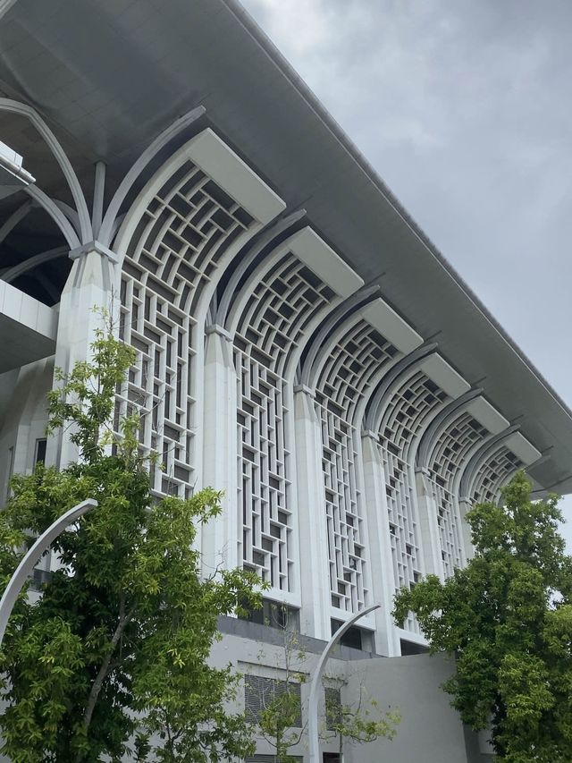 Fantastic features in iron mosque!
