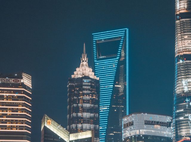 Shanghai at night. the bund lights! 🏙🌃
