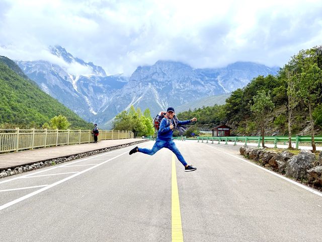 PARADISE ON EARTH BLUE MOON VALLEY LIJIANG 