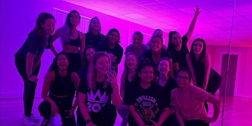 SOS BOSS with Eilidh // SANTA TELL ME by Ariana Grande | Forum At Greenwich