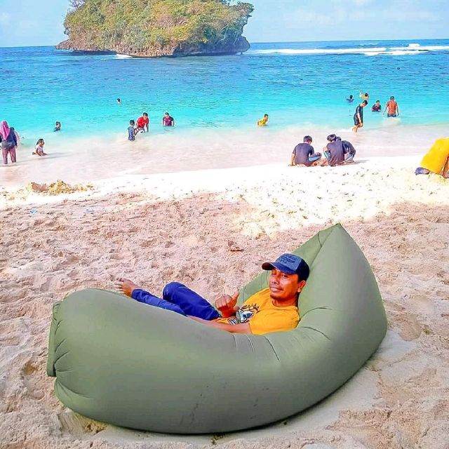Teluk Asmara Beach