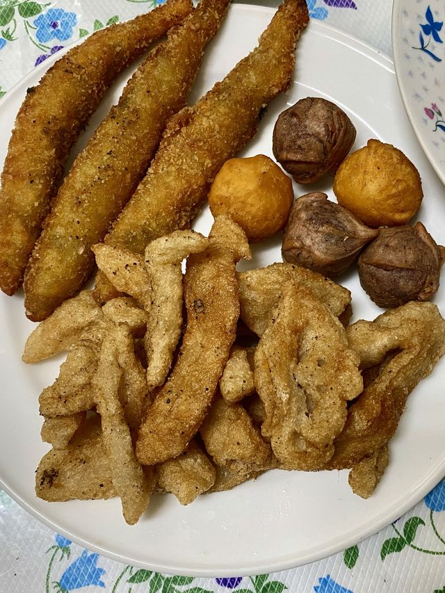 🏘巷口內的小吃🎉～台中西區『熊掌香酥雞』🐔