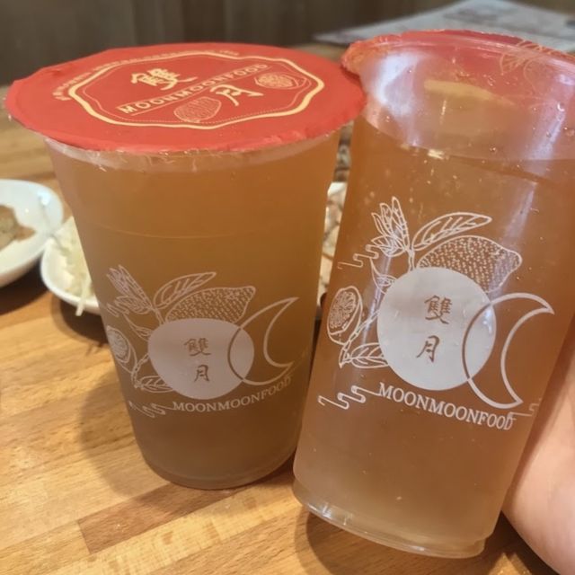 台北（雙月食品）麻油雞湯和油飯