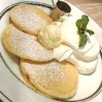 Fluff Stack (fluffy pancakes!)