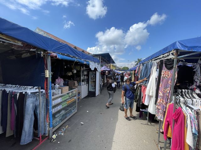 Outdoor farmers’ market