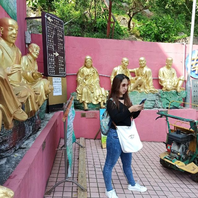 10,000 BUDDHAS MONASTERY 