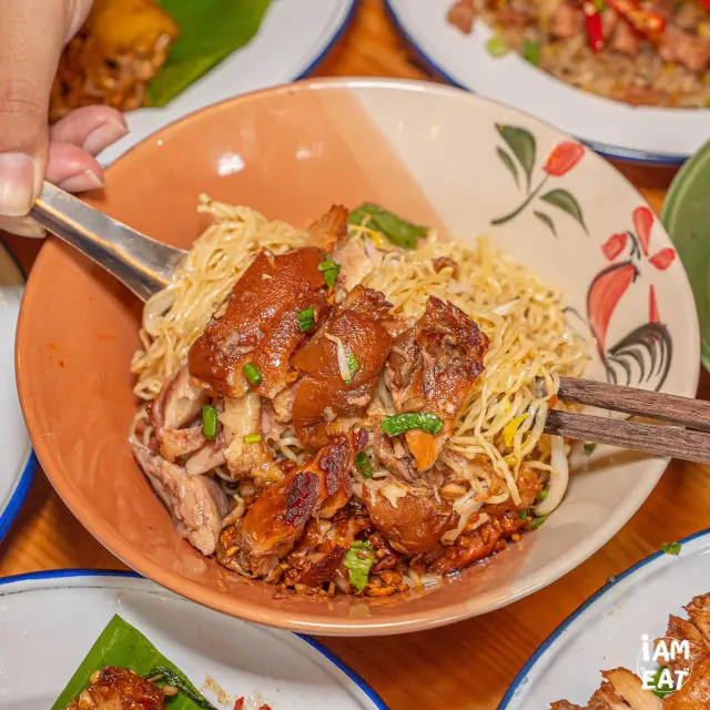 ร้านก๋วยเตี๋ยวต้มยำเจ้าเด็ดสุดแซ่บบบ