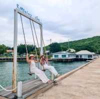 ที่พักสวยสุดมินิมอลริมทะเลเกาะล้าน 〰️