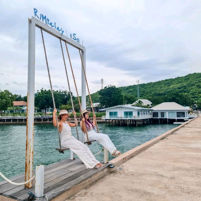 ที่พักสวยสุดมินิมอลริมทะเลเกาะล้าน 〰️