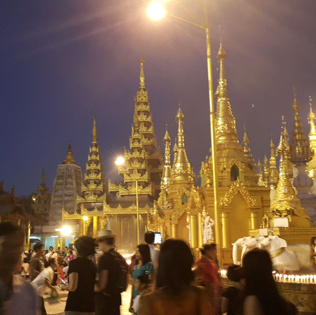 仰光大金寺(Shwedagon Pagoda)，緬甸最神聖的佛塔