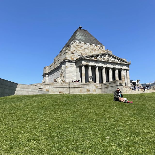 shrine of remembrance and its view 
