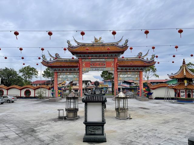 Lian Hua San Ching Tien Temple