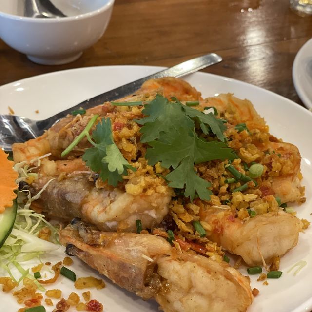 ครัวอิ่มสุข 🥗🥘 ร้านอาหารริมแม่น้ำบางปะกง 