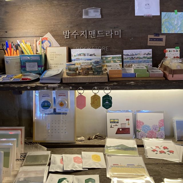 어쩌면 우리나라에서 가장 먼 책방 “밤수지맨드라미”