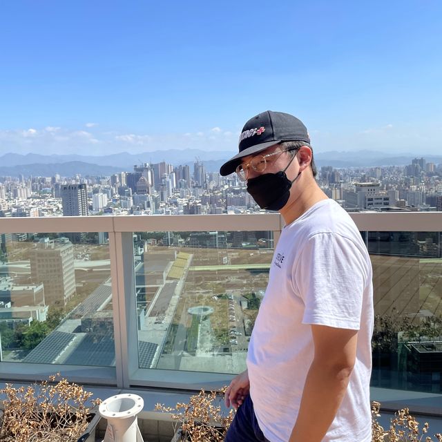 台中市政府大樓對面的景觀咖啡廳，100分的風景