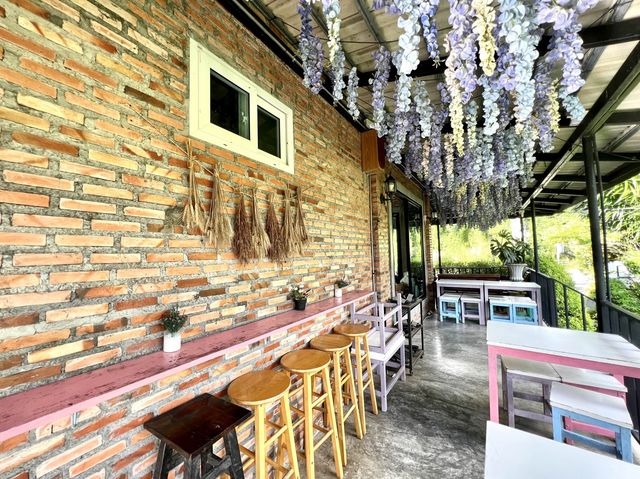 คาเฟ่กลางหุบเขา ณ ลานสกา