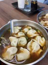 ［台北/西門町］ 老山東牛肉麵🐮｜必比登推薦美食 牛肉超軟嫩 水餃比牛肉麵更搶眼?!😱 
