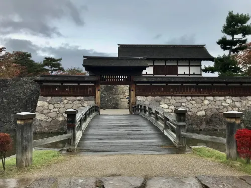 【長野】古いお城に紅葉が映える！松代城趾をご紹介